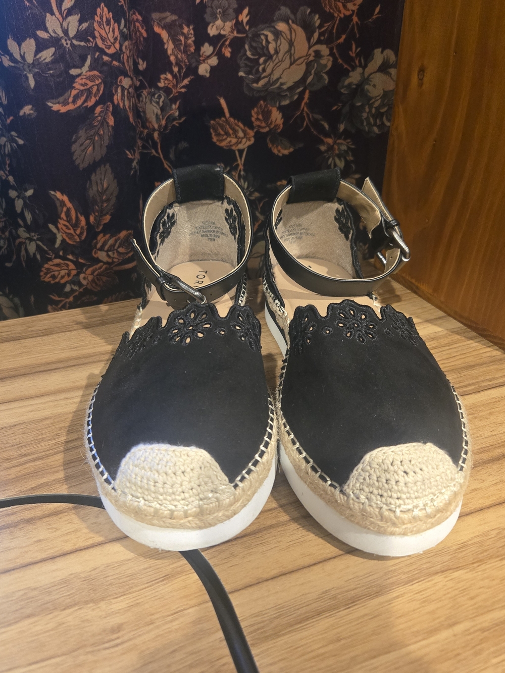 Torrid Black Floral Embroidered Espadrille Flats scalloped Floral Toe 7 1/2 W